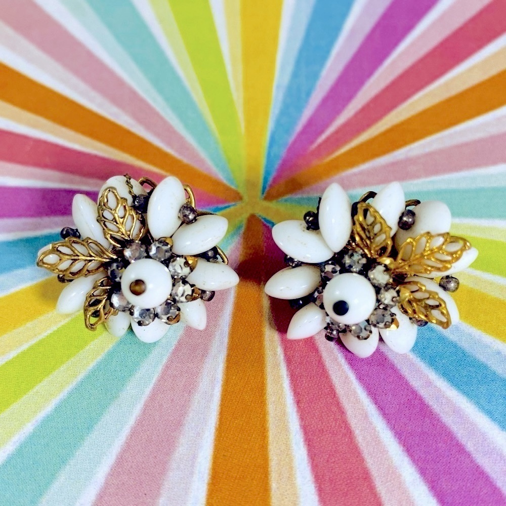 Vintage 1960’s beauty beaded flower clip earrings
